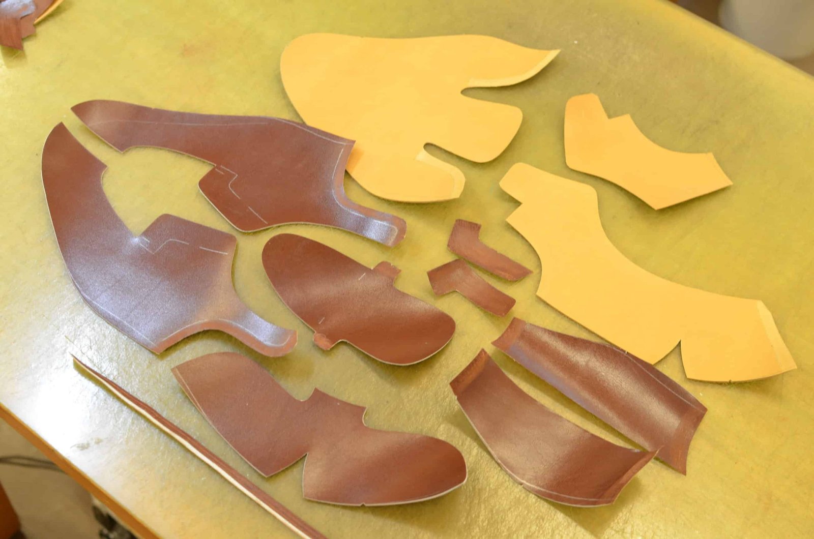 The pussel soon to become the upper. The light brown pieces on top are for the lining.